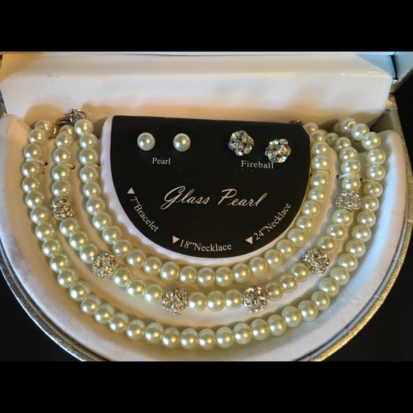 Vintage 5 piece set Pearl/faux diamonds earrings+2 necklace set ORGINAL Box - Picture 2 of 4